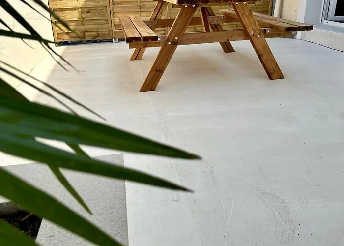 Charmante Maison Avec Terrasse Casa de Férias Angers