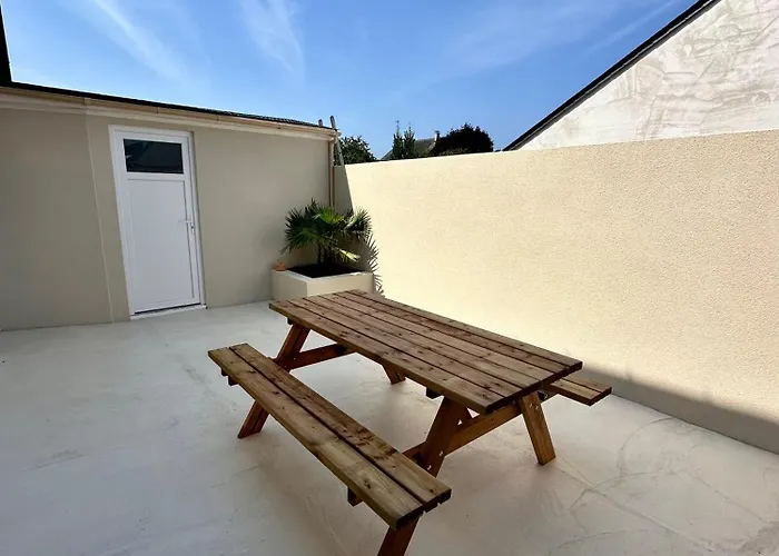 Charmante Maison Avec Terrasse Casa de Férias Angers